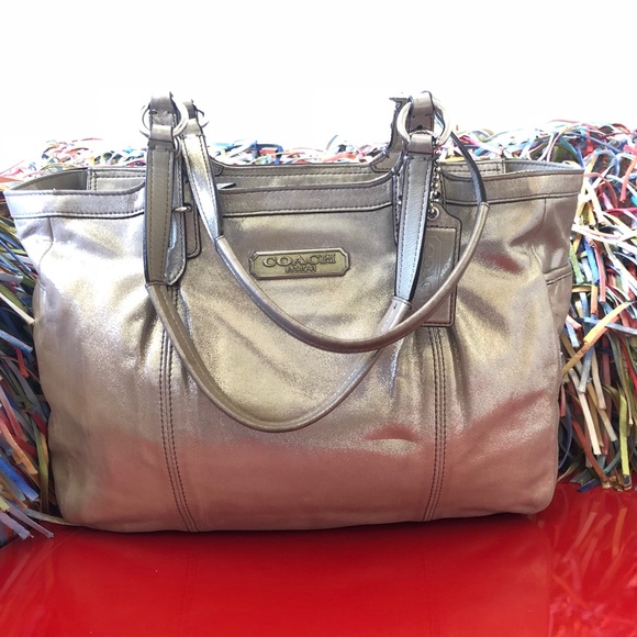 Coach purse - gold leather excellent condition bag - Picture 2 of 6